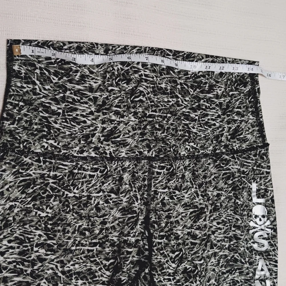 Lululemon High Rise Green Camo Los Angeles Leggings 10 Womens Crop Wunder Under